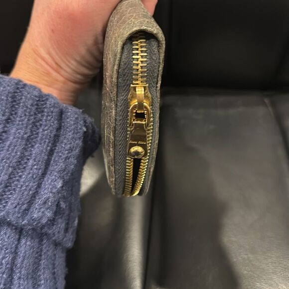 Miu Miu Gray Croc-Embossed Wallet - Picture 4 of 6